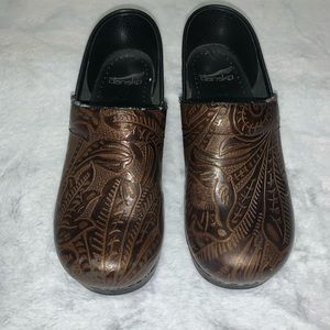 Dansko Brown Professional Black Tooled Clog